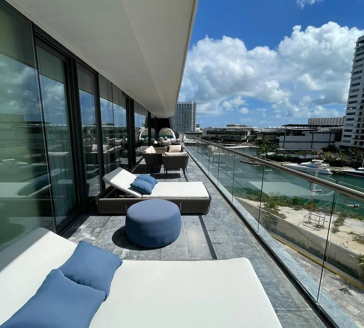 Cancun Luxx Shark Tower Apartment