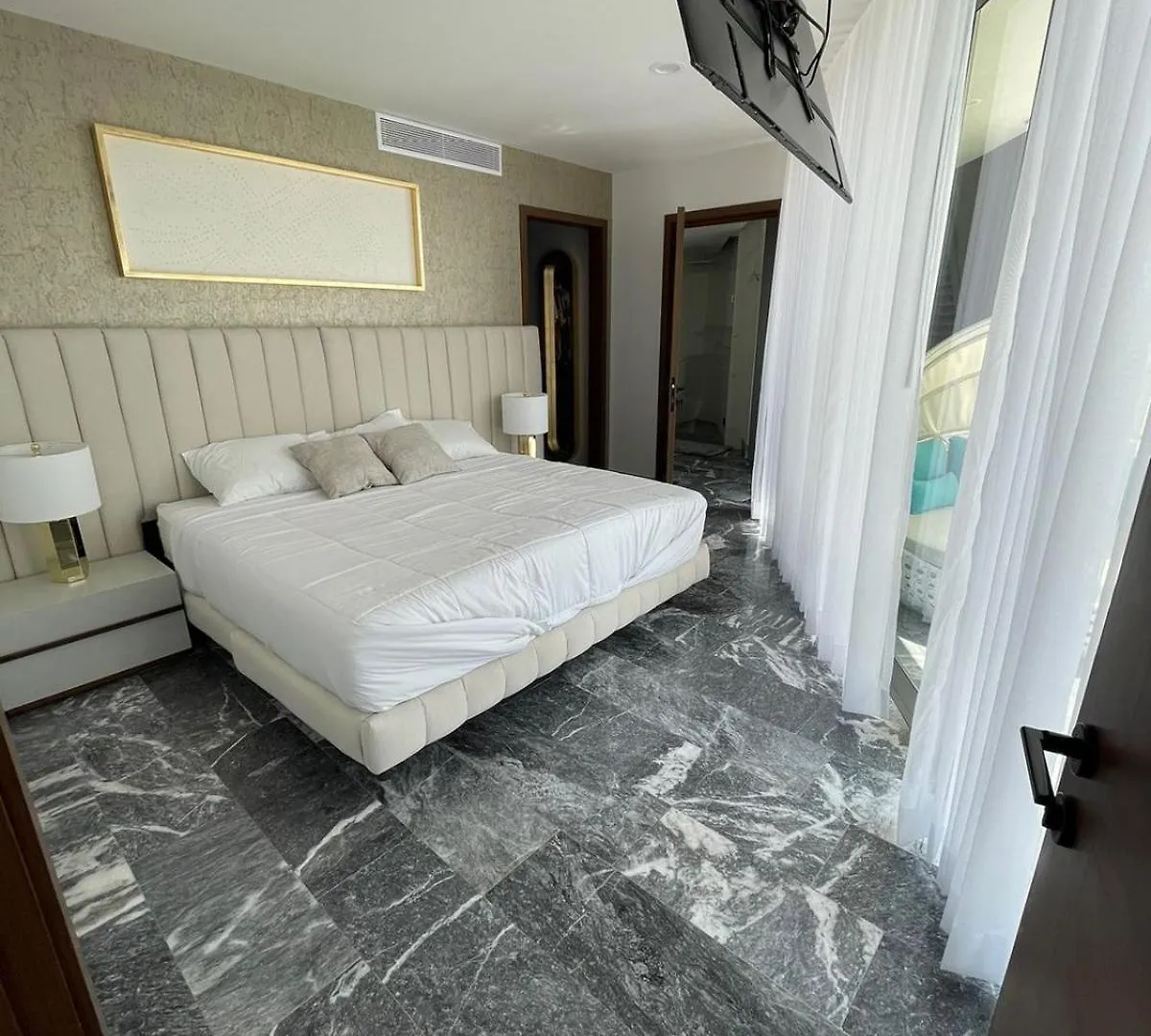 Cancun Luxx Shark Tower Apartment